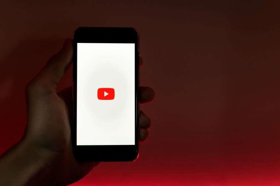 How to Build a YouTube Channel with AI – A Guide to Faceless Channels